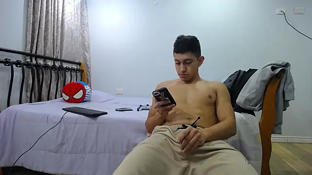 Snapshot of Iam_yourbabyprincess_XD chatting on 02.15.25 Iam yourbabyprincess XD online show from 02.15.25