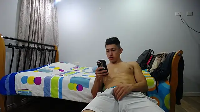 Snapshot of Iam_yourbabyprincess_XD chatting on 03.04.25 Iam yourbabyprincess XD online show from 03.04.25