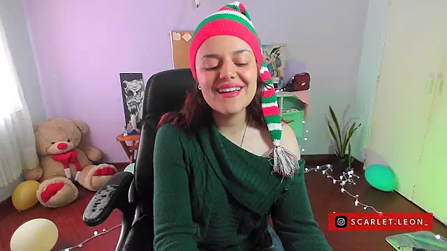 Scarletleon77 online show from 12.24.24