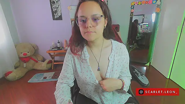 Scarletleon77 online show from 02.17.25