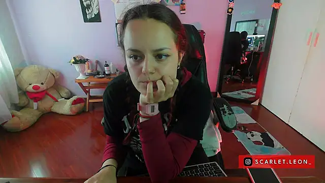 Scarletleon77 online show from 03.12.25