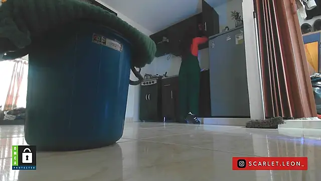 Scarletleon77 online show from 09.18.25