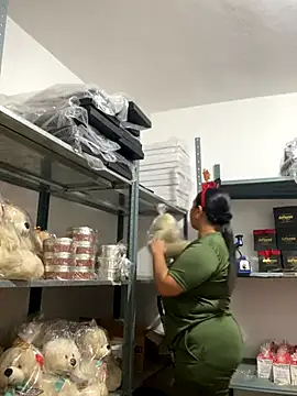 Snapshot of PUSHYLATE chatting on 12.02.25 PUSHYLATE online show from 12.02.25