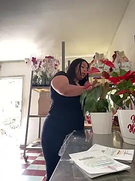 Snapshot of PUSHYLATE chatting on 12.19.25 PUSHYLATE online show from 12.19.25