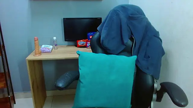 Erika Stevens online show from 01.05.25