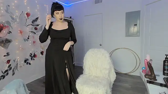 Snapshot of NatashaLuxxx chatting on 12.23.24 NatashaLuxxx online show from 12.23.24