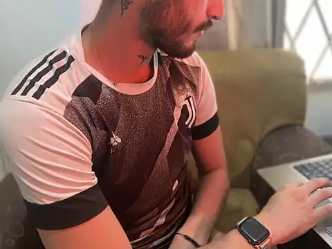 Snapshot of axel_giracr chatting on 12.16.24 axel giracr online show from 12.16.24