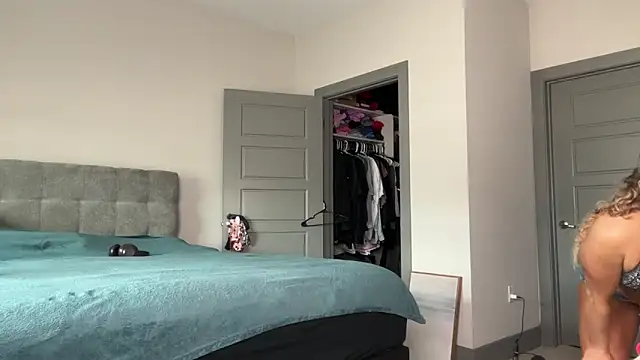 ElenaErickson online show from 01.27.25