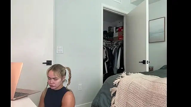ElenaErickson online show from 07.22.26