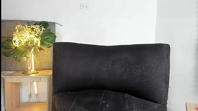 Snapshot of tom_colinn chatting on 10.13.25 tom colinn online show from 10.13.25