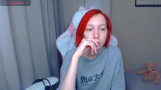 Snapshot of LeahGottty chatting on 10.14.25 LeahGottty online show from 10.14.25