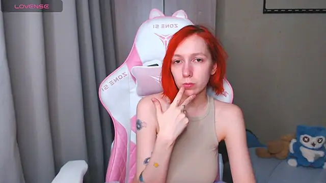 Snapshot of LeahGottty chatting on 11.14.25 LeahGottty online show from 11.14.25