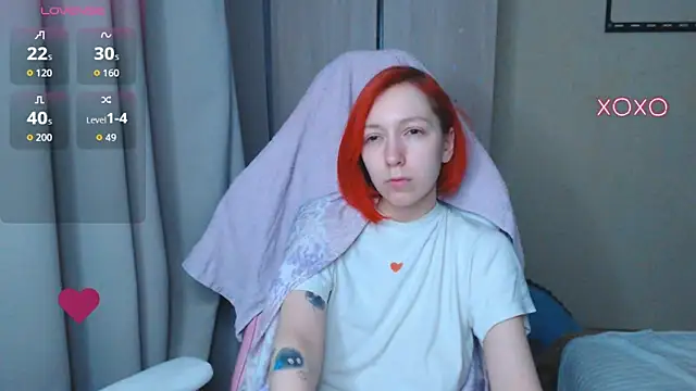 Snapshot of LeahGottty chatting on 12.02.25 LeahGottty online show from 12.02.25