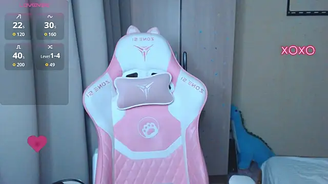 Snapshot of LeahGottty chatting on 12.03.25 LeahGottty online show from 12.03.25