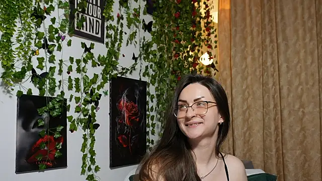 Snapshot of NaughtYHomemadE chatting on 10.24.25 NaughtYHomemadE online show from 10.24.25