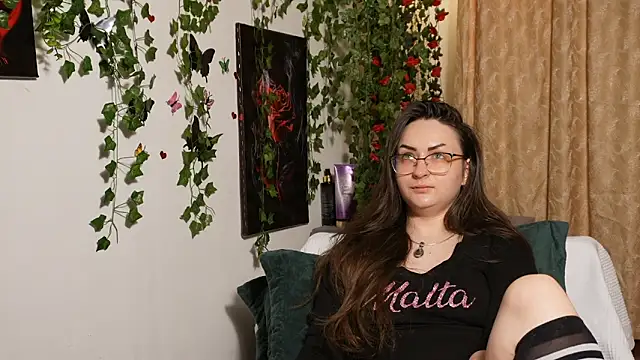 Snapshot of NaughtYHomemadE chatting on 12.01.25 NaughtYHomemadE online show from 12.01.25