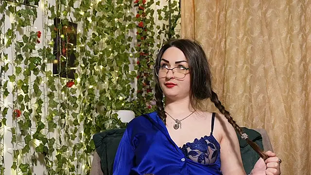 NaughtYHomemadE online show from 04.25.26