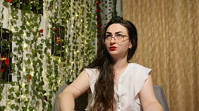 Snapshot of NaughtYHomemadE chatting on 06.19.26 NaughtYHomemadE online show from 06.19.26