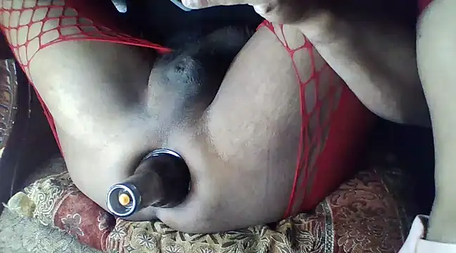 Snapshot of SissyChulo chatting on 02.18.25 SissyChulo online show from 02.18.25