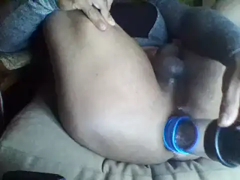 Snapshot of SissyChulo chatting on 04.20.26 SissyChulo online show from 04.20.26
