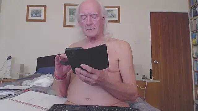 Snapshot of WaverlyKernow chatting on 03.21.26 WaverlyKernow online show from 03.21.26
