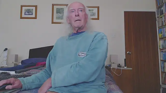 Snapshot of WaverlyKernow chatting on 03.25.26 WaverlyKernow online show from 03.25.26