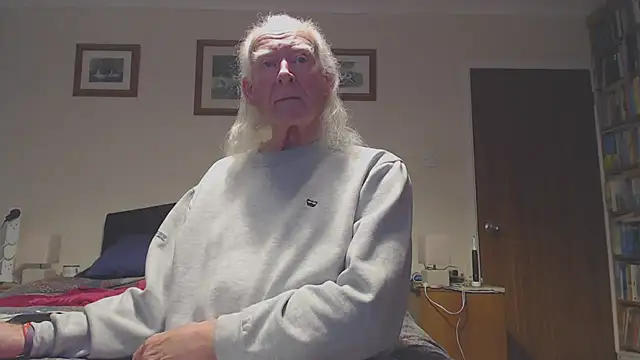 Snapshot of WaverlyKernow chatting on 03.27.26 WaverlyKernow online show from 03.27.26