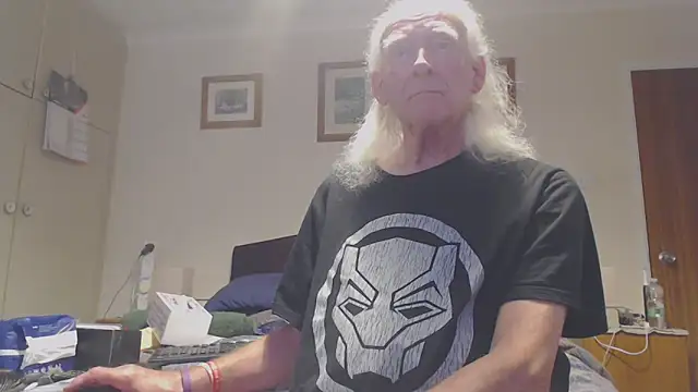 Snapshot of WaverlyKernow chatting on 04.14.26 WaverlyKernow online show from 04.14.26