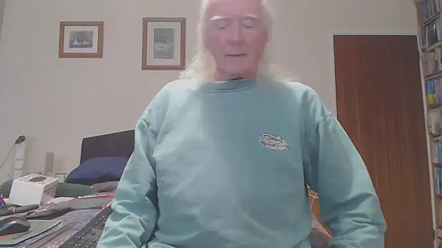 Snapshot of WaverlyKernow chatting on 04.15.26 WaverlyKernow online show from 04.15.26