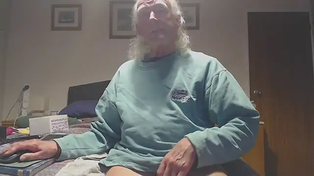 Snapshot of WaverlyKernow chatting on 04.18.26 WaverlyKernow online show from 04.18.26