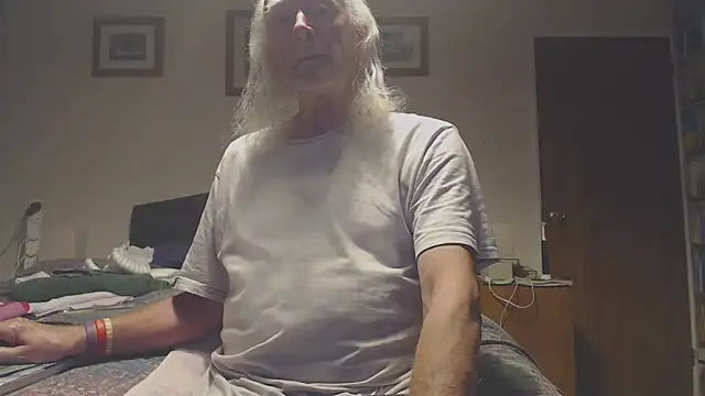 Snapshot of WaverlyKernow chatting on 04.26.26 WaverlyKernow online show from 04.26.26