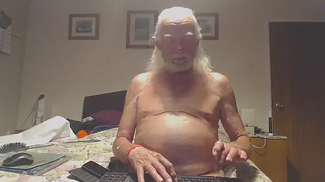 Snapshot of WaverlyKernow chatting on 05.29.26 WaverlyKernow online show from 05.29.26