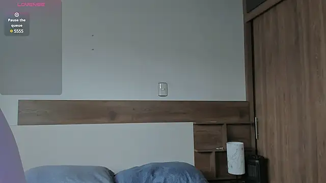 Snapshot of _fullmoon chatting on 02.25.25 fullmoon online show from 02.25.25