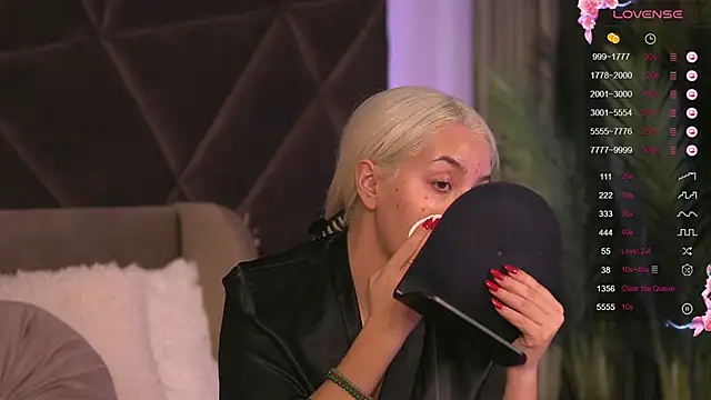 VictoriaMorrone online show from 02.06.25