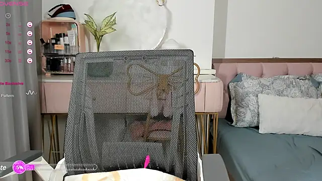  Joliie  online show from 01.21.25