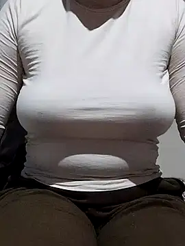 Snapshot of Elaa_Su chatting on 01.31.25 Elaa Su online show from 01.31.25