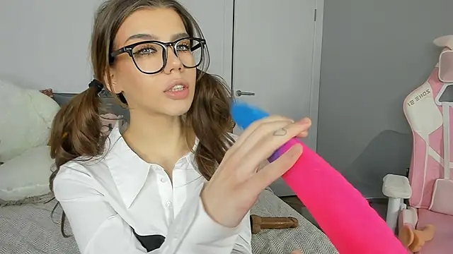 Snapshot of dolly_ll chatting on 01.08.25 dolly ll online show from 01.08.25