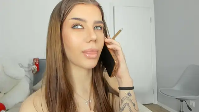 Snapshot of dolly_ll chatting on 03.01.25 dolly ll online show from 03.01.25