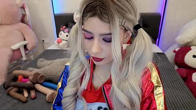 Snapshot of dolly_ll chatting on 11.28.25 dolly ll online show from 11.28.25