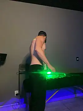 Snapshot of MachineDien chatting on 12.14.25 MachineDien online show from 12.14.25