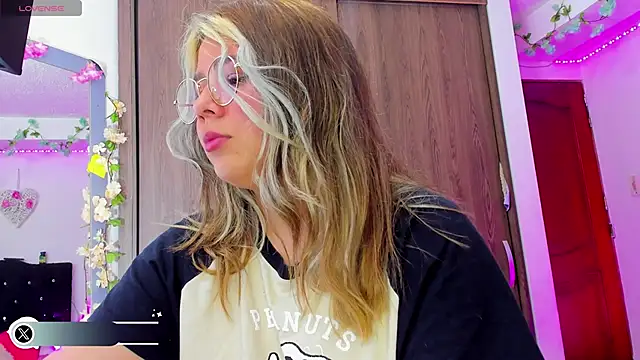 little tifanny82 online show from 01.13.25