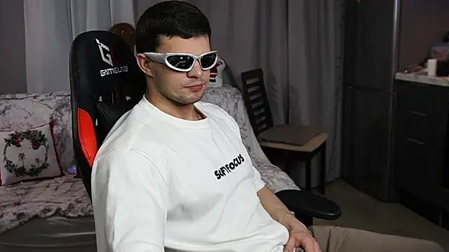 Snapshot of danielkraigforu chatting on 01.28.25 danielkraigforu online show from 01.28.25