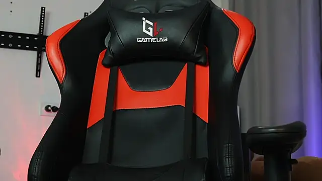 Snapshot of danielkraigforu chatting on 02.25.25 danielkraigforu online show from 02.25.25