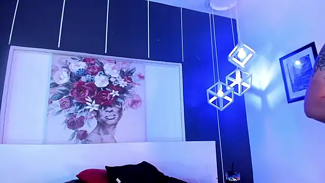 Snapshot of Alexxxholy chatting on 01.22.25 Alexxxholy online show from 01.22.25