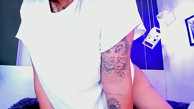 Snapshot of Alexxxholy chatting on 02.27.25 Alexxxholy online show from 02.27.25