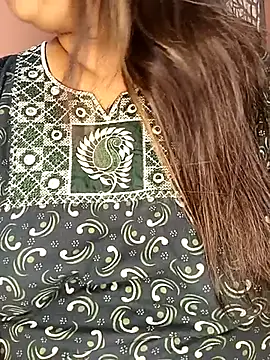 Snapshot of Ravina_patil1 chatting on 10.14.25 Ravina patil1 online show from 10.14.25