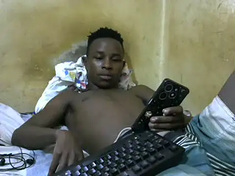 Snapshot of swthairydic chatting on 02.13.25 swthairydic online show from 02.13.25