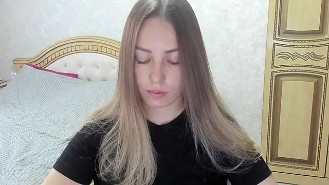 Snapshot of Mia_shy1 chatting on 11.14.25 Mia shy1 online show from 11.14.25