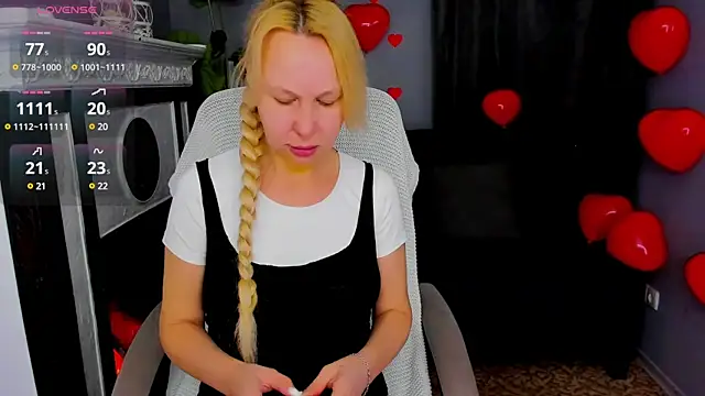 Snapshot of Anny_Jey_ chatting on 02.15.25 Anny Jey online show from 02.15.25