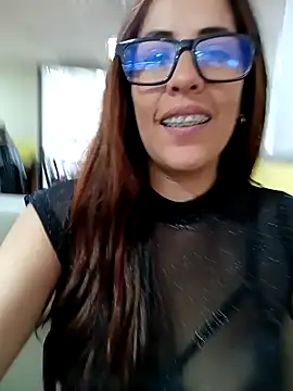 Snapshot of Lena-32 chatting on 12.27.24 Lena-32 online show from 12.27.24